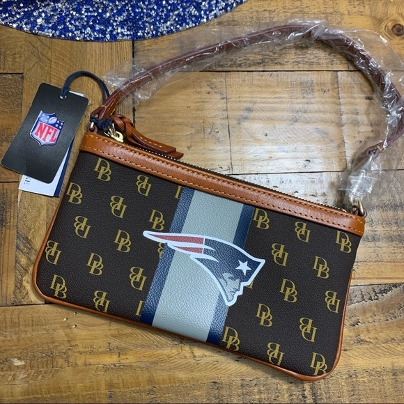 NEW Dooney & Bourke New England Patriots NFL Wrist Pouch DB Brady Logo Rare $108 - Picture 10 of 10